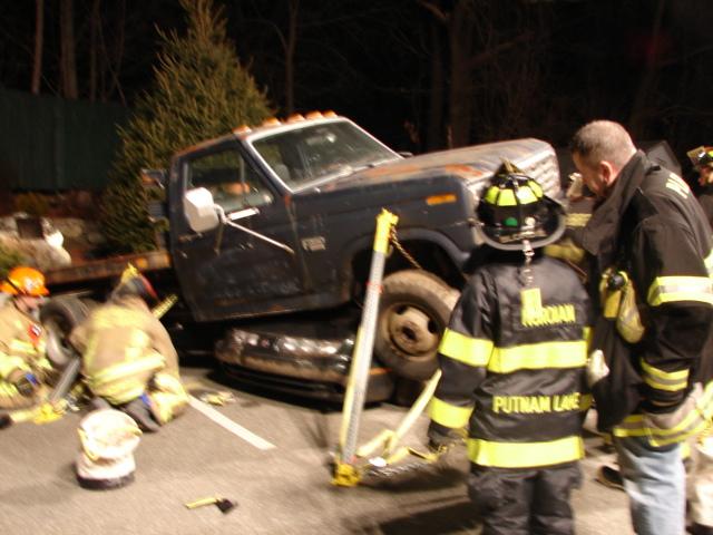 Putnam Lake and Brewster FD's train on car extrication